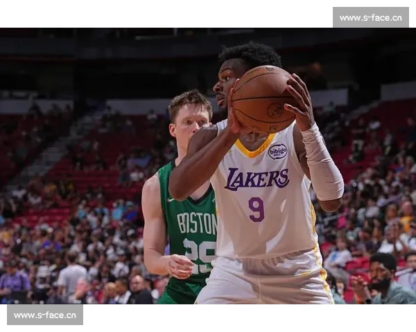 布朗尼杨瀚森梦幻联动！金牌训练师揭秘体能特训密码，夏联冲刺在即