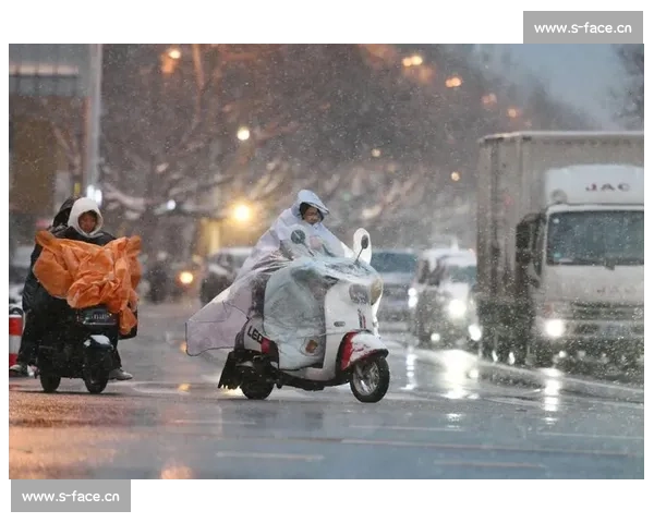 强烈寒潮来袭全国气温骤降多地迎大范围雨雪天气影响深远